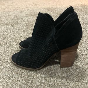 Lucky Brand Livey heel. Worn once. Size 10. Excellent condition.